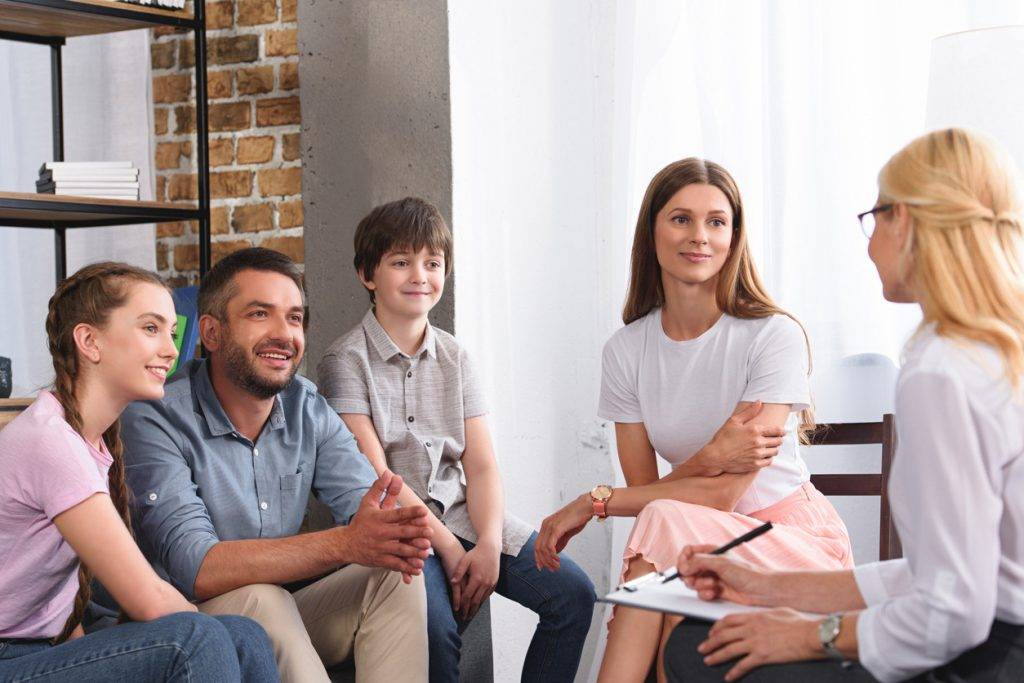 Finding the Right Family Counselor for Therapy