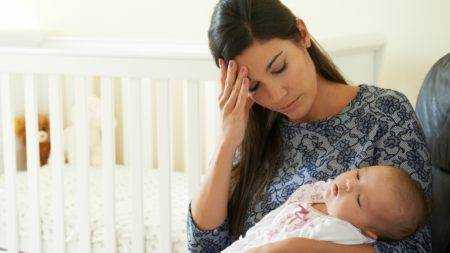 دليل الأم لعلاج اكتئاب ما بعد الولادة والكآبة النفاسية