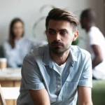 10 sinais de que alguém não quer ser seu amigo