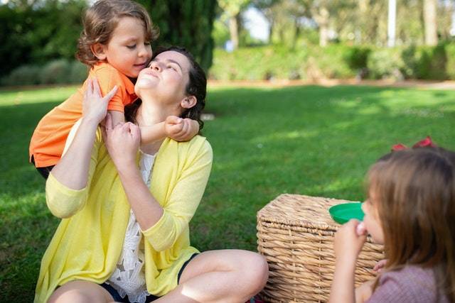Por que sua mãe te odeia, mas ama seus irmãos?