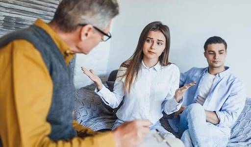 近くの良い結婚カウンセラーを見つけるにはどうすればよいですか?